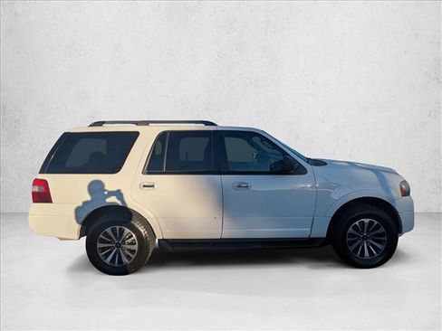 Used 2015 Ford Expedition XLT image 4