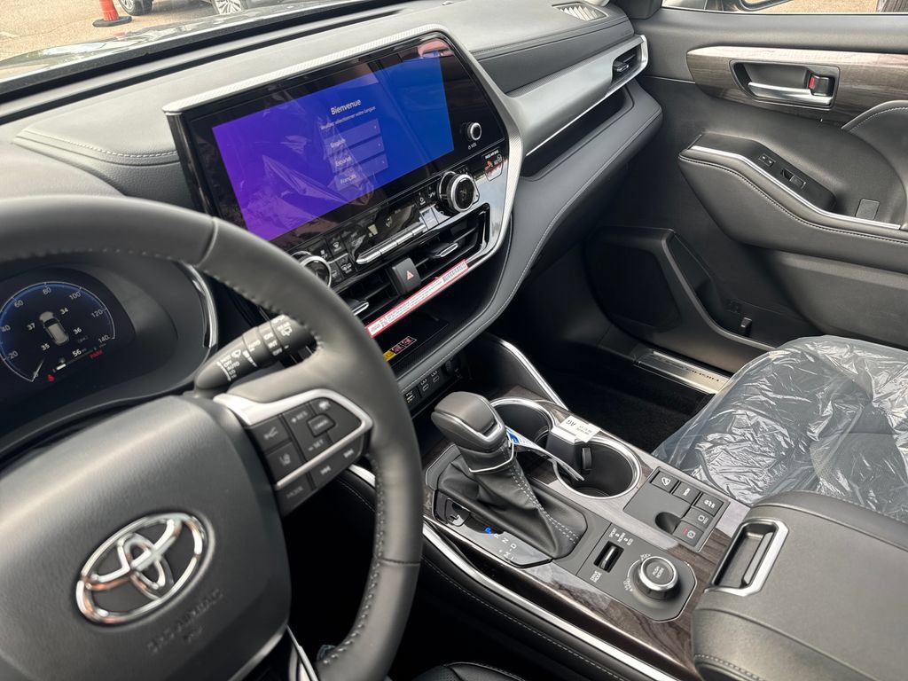 New 2026 Toyota Highlander Platinum AWD/4WD image 23