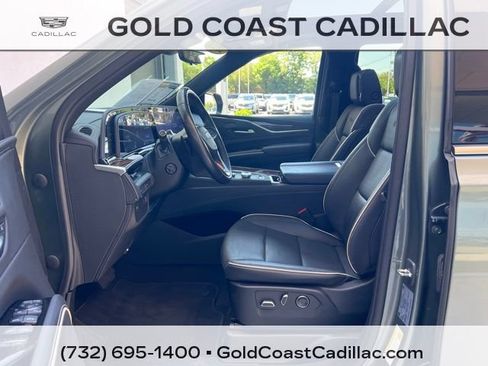 Used 2023 Cadillac Escalade Premium Luxury AWD/4WD image 19