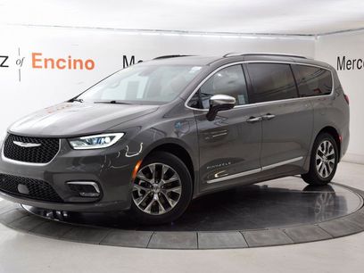 Used 2023 Chrysler Pacifica Pinnacle