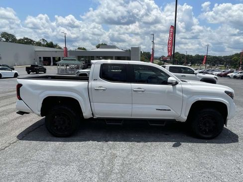 Used 2025 Toyota Tacoma SR5 AWD/4WD image 2