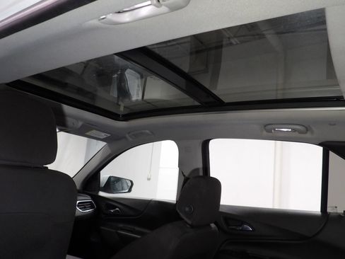 Used 2018 Chevrolet Equinox LT w/ Sun & Infotainment Package FWD image 19