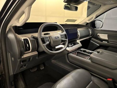 Certified 2025 Ford Expedition Active image 4