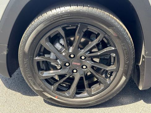 Used 2024 GMC Terrain SLE w/ Driver Convenience Package FWD image 13