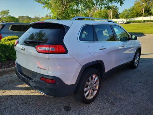 Used 2017 Jeep Cherokee Limited image 16