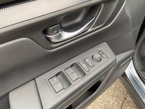 Used 2025 Honda CR-V LX image 10