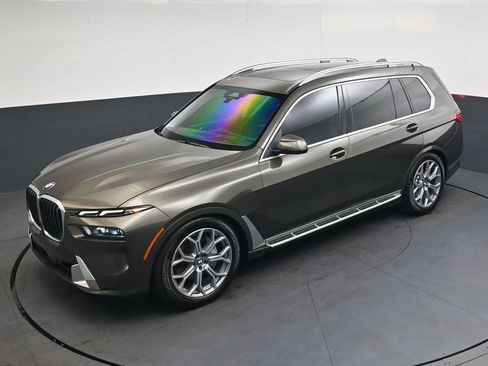 Used 2025 BMW X7 xDrive40i w/ Premium Package AWD/4WD image 33