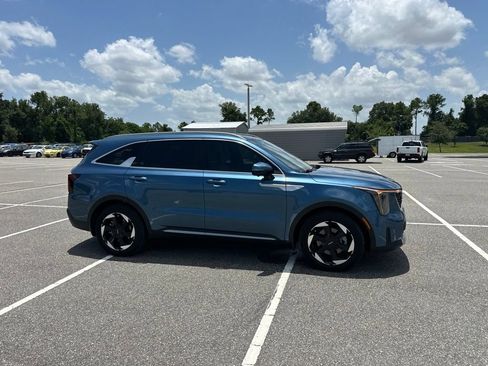 Certified 2025 Kia Sorento SX Prestige AWD/4WD image 3