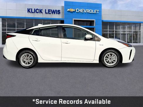 Used 2022 Toyota Prius LE image 8