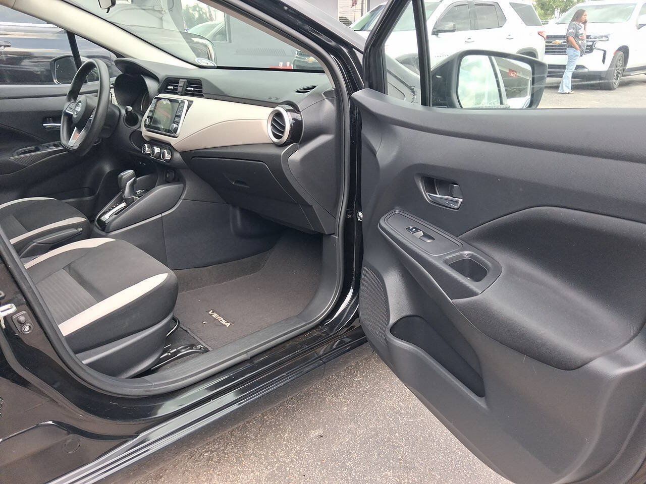 Used 2021 Nissan Versa SV FWD image 19