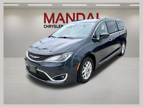 Used 2020 Chrysler Pacifica Touring-L FWD image 1