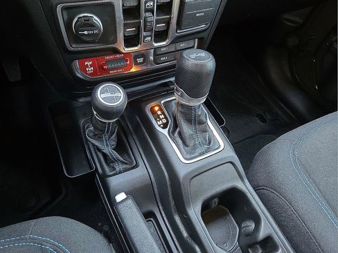 Used 2023 Jeep Wrangler Unlimited Rubicon 4xe image 33