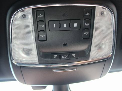 Used 2020 Jeep Grand Cherokee Overland image 13