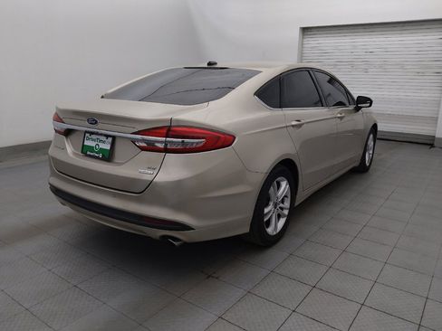 Used 2018 Ford Fusion SE w/ Fusion SE Technology Package FWD image 9