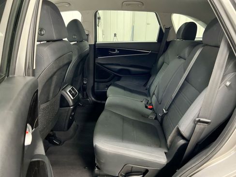 Used 2019 Kia Sorento LX image 22