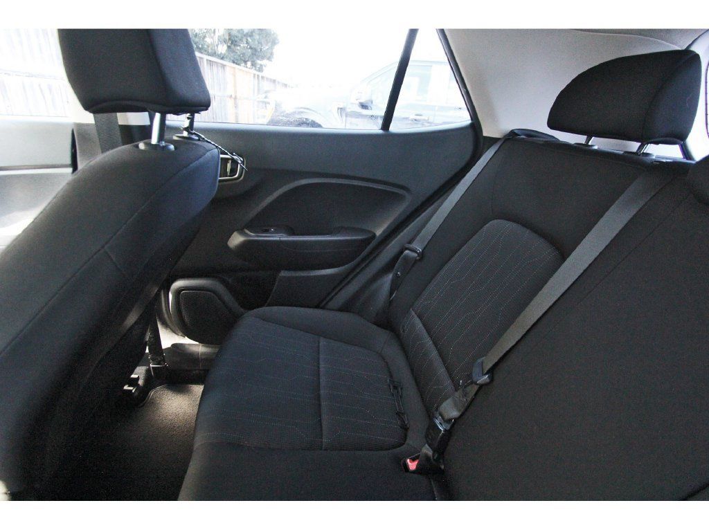Used 2021 Hyundai Venue SE FWD image 12