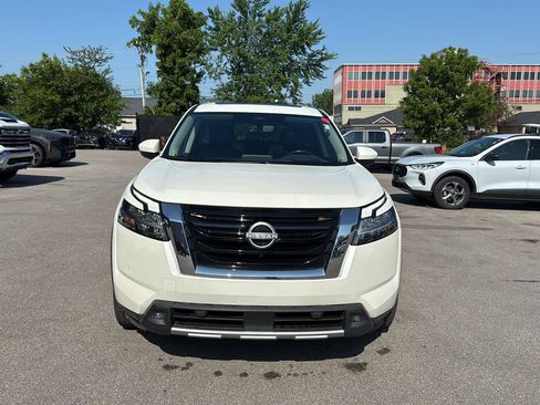 Used 2023 Nissan Pathfinder Platinum AWD/4WD image 8