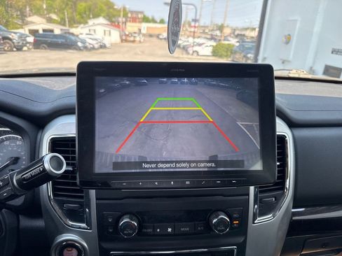 Used 2018 Nissan Titan SV w/ SV Convenience Package AWD/4WD image 5