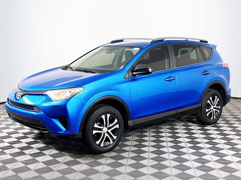 Used 2017 Toyota RAV4 LE image 4