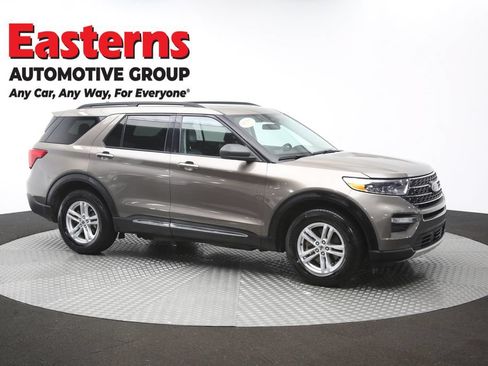 Used 2021 Ford Explorer XLT w/ Equipment Group 202A AWD/4WD image 47