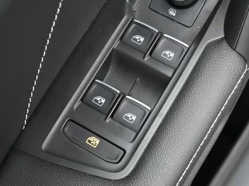 Used 2023 Volkswagen Tiguan SE w/ Panoramic Sunroof Package FWD image 13