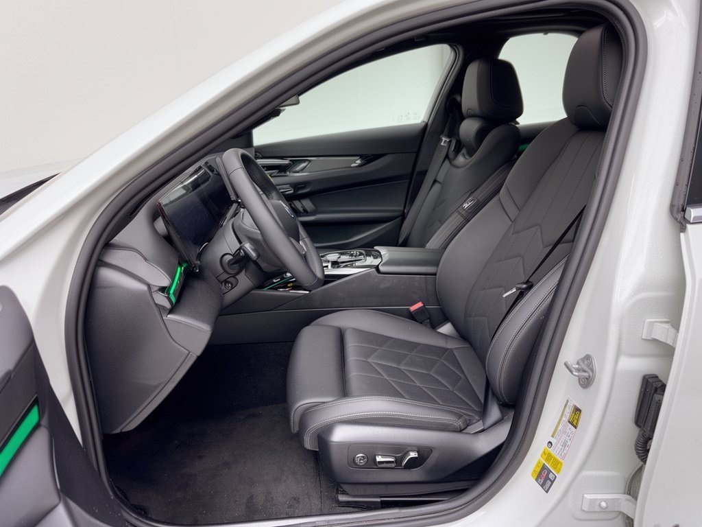 Certified 2024 BMW i5 eDrive40i w/ Premium Package RWD image 5