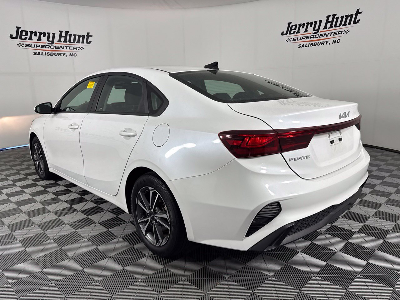 Used 2024 Kia Forte LXS FWD image 9