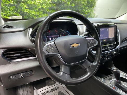 Used 2020 Chevrolet Traverse LT w/ LT Premium Package FWD image 17