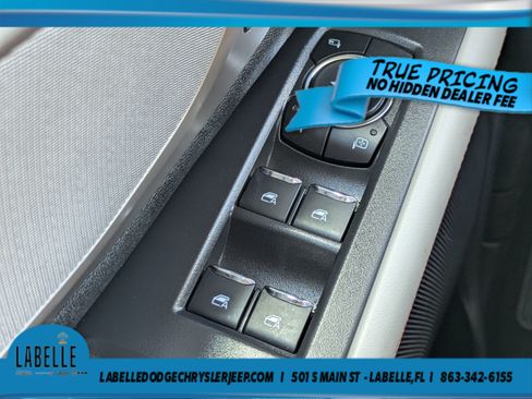 Used 2025 Ford Expedition Active AWD/4WD image 19