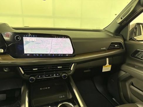 New 2026 Chevrolet Suburban High Country AWD/4WD image 25
