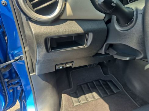 Used 2020 Nissan Versa SV FWD image 21