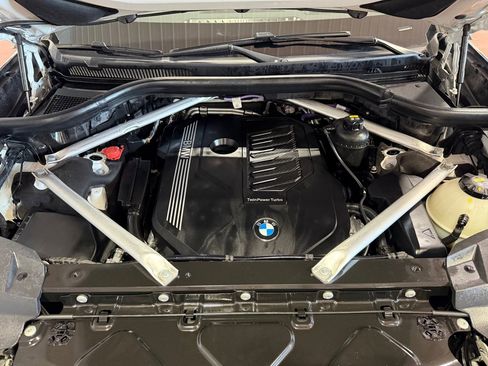 Used 2022 BMW X7 xDrive40i w/ M Sport Package AWD/4WD image 46