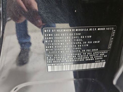 Certified 2024 Volkswagen Tiguan SE w/ Panoramic Sunroof Package image 33