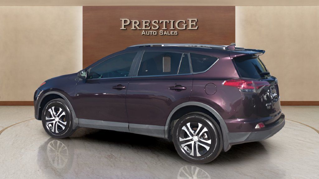 Used 2018 Toyota RAV4 LE FWD image 28