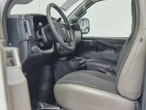 Used 2024 GMC Savana 2500 w/ Driver Convenience Package image 2