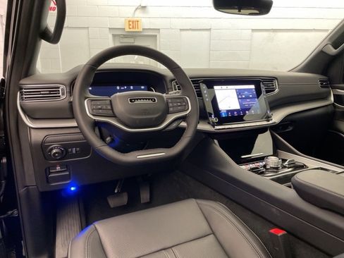 New 2025 Jeep Wagoneer Series II image 13