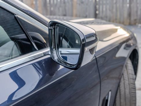 Used 2020 BMW 750i xDrive w/ Executive Package image 12