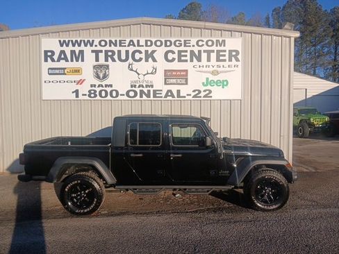 Used 2020 Jeep Gladiator Sport w/ Quick Order Package 24S image 2