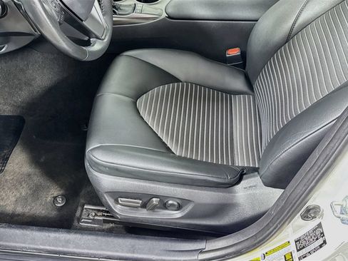 Used 2024 Toyota Camry SE FWD image 15