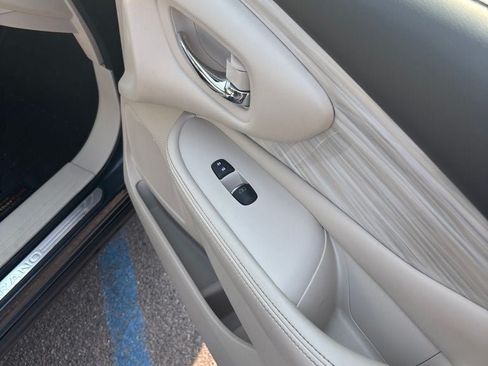 Used 2016 Nissan Murano Platinum w/ Platinum Technology Package FWD image 20