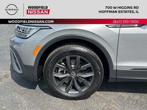 Used 2023 Volkswagen Tiguan SE w/ Panoramic Sunroof Package FWD image 7