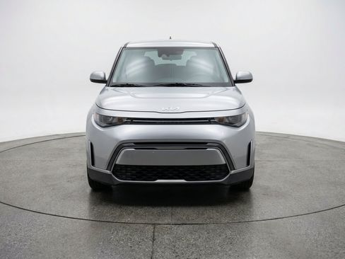 Used 2025 Kia Soul LX w/ LX Technology Package FWD image 2