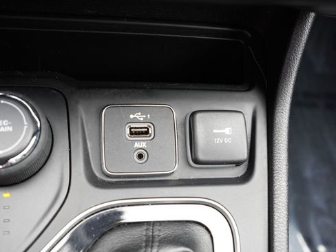 Used 2021 Jeep Cherokee Limited AWD/4WD image 31