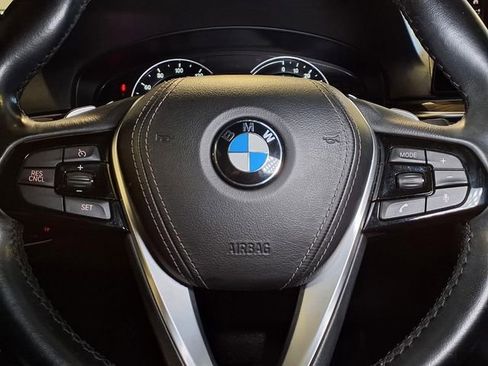 Used 2019 BMW 530e RWD image 11