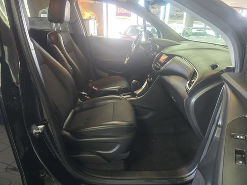 Used 2021 Chevrolet Trax LT w/ Midnight Edition image 13