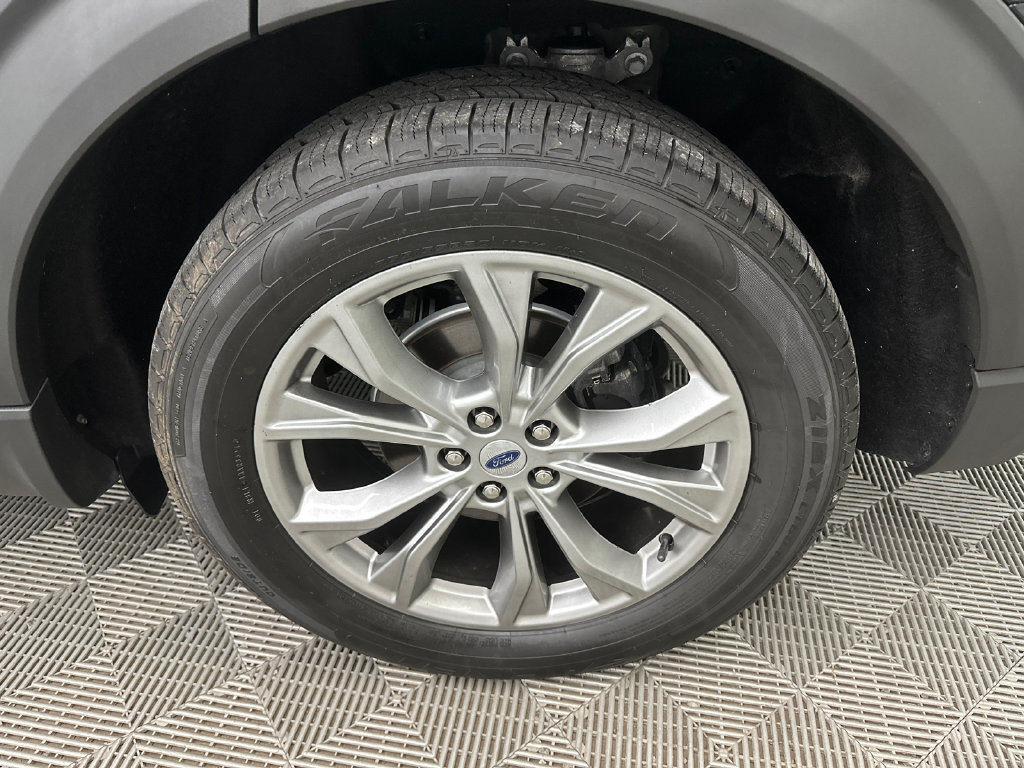 Used 2021 Ford Explorer Limited w/ Equipment Group 301A AWD/4WD image 22