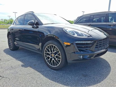 Used 2018 Porsche Macan AWD/4WD image 1