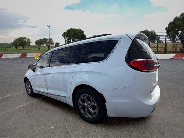 Used 2023 Chrysler Pacifica Limited FWD image 4