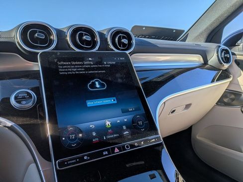 Used 2024 Mercedes-Benz GLC 300 4MATIC image 12