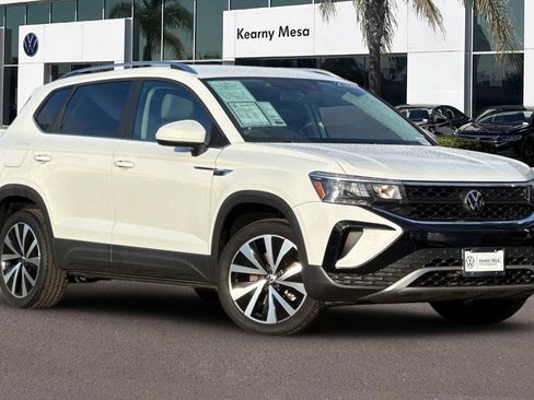 Used 2022 Volkswagen Taos SE image 2